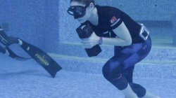 Turkja që mban rekordin për ecjen më të gjatë nën ujë