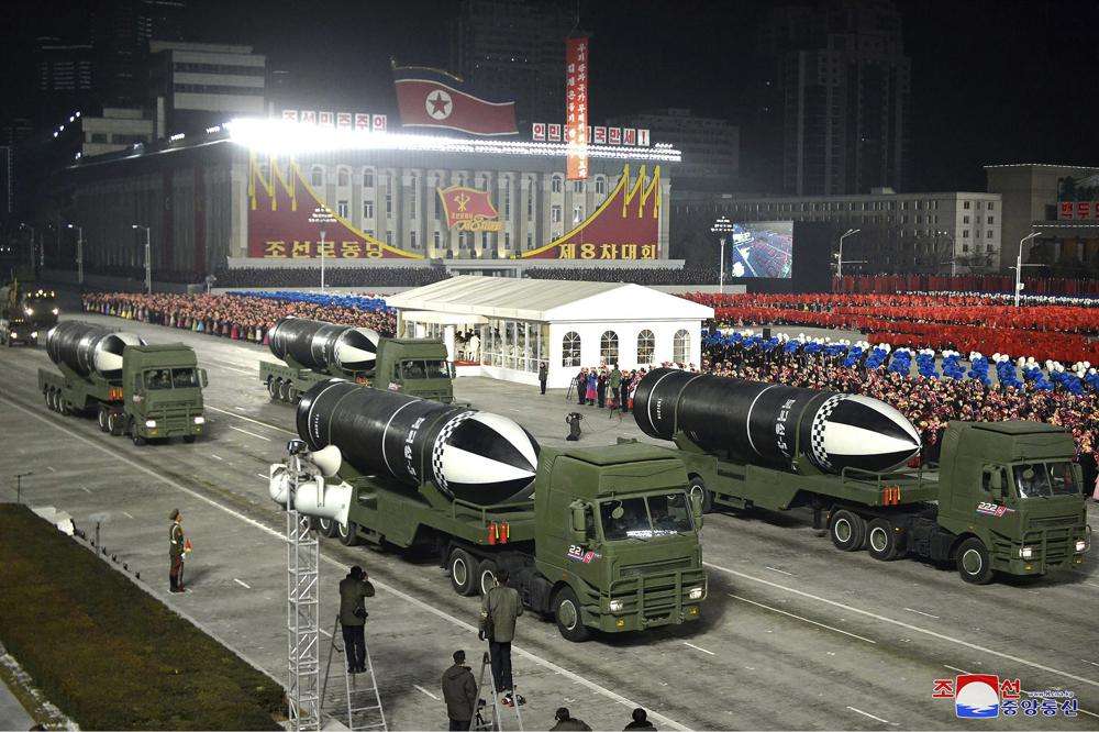 Imazhet satelitore japin shenja se Koreja e Veriut po përgatitet për paradë ushtarake