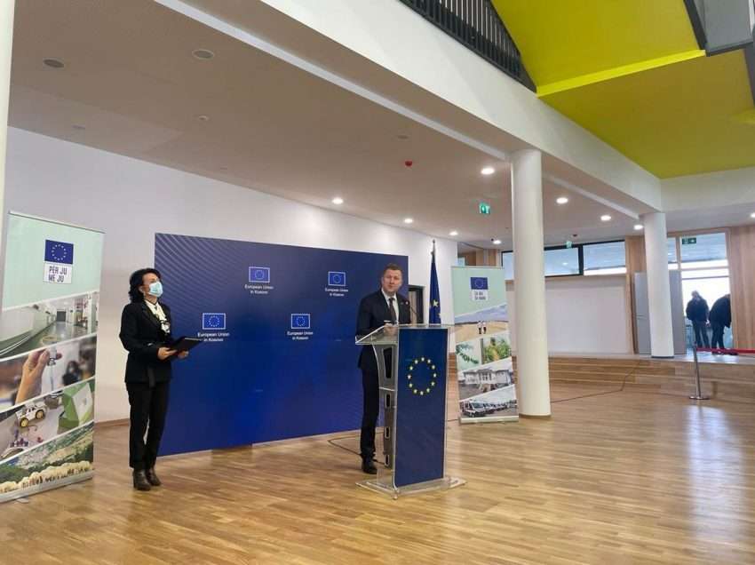 BE-ja investon 2.7 milionë euro në një shkollë të Graçanicës