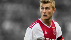 Chelsea dhe Barcelona në garë për De Ligt