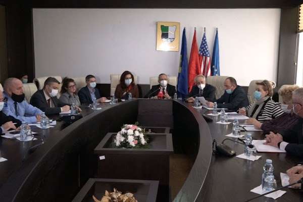 Latifi: Numri i të vaksinuarve me tri doza jo i kënaqshëm