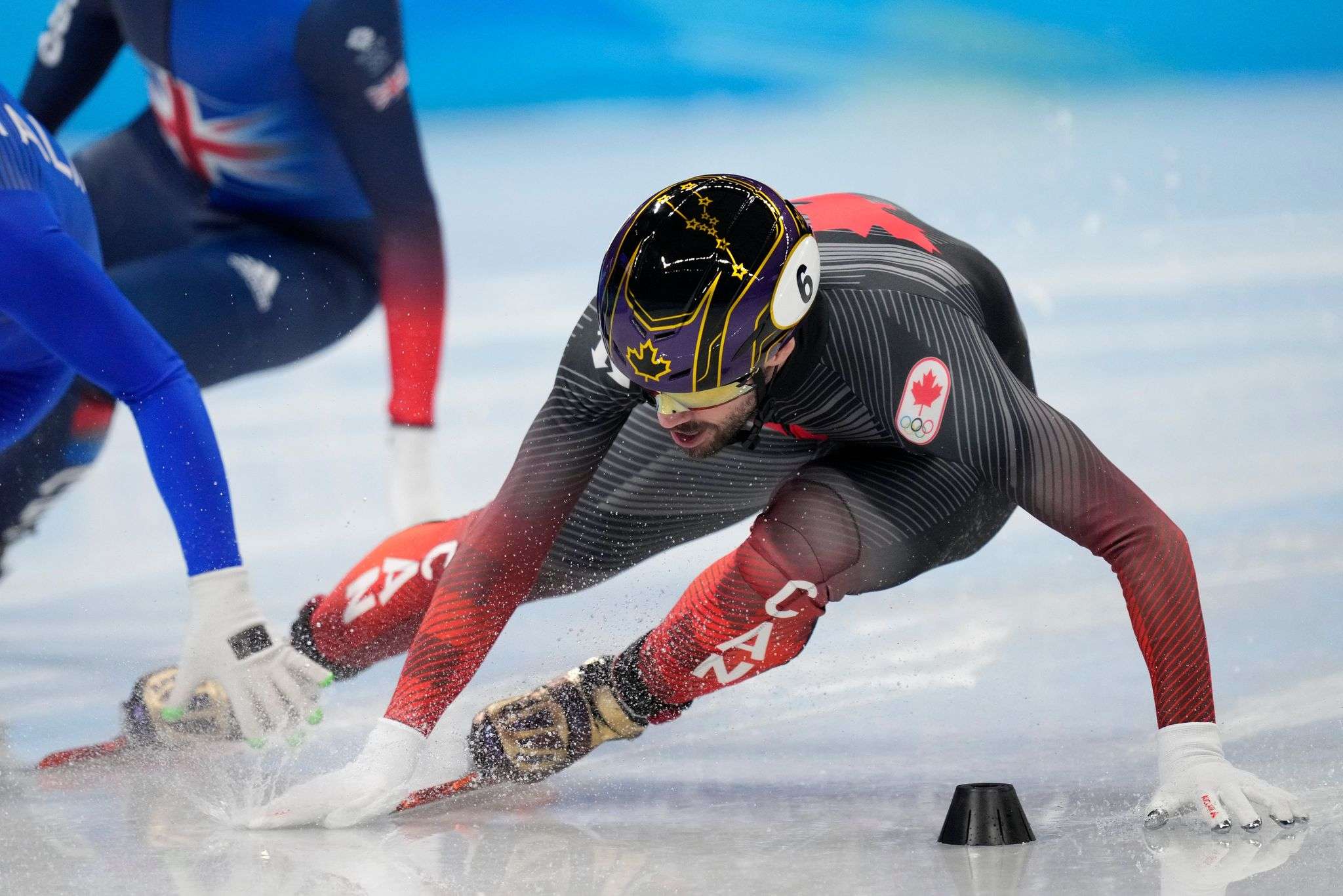 Kanadaja fiton në garën 5 mijë metra me stafetë në patinazhin e shpejtë