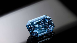 Një grua gjen disa javë më vonë unazën e humbur me diamant”