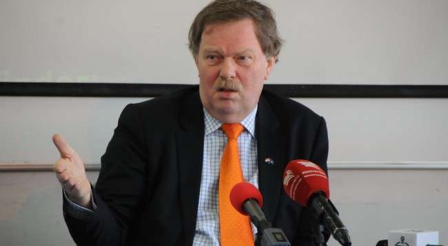 Ish-ambasadori holandez: Nëse UÇK-ja ka qenë organizatë kriminale edhe ne jemi të tillë