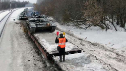 Rusia thotë se po vazhdon të tërheqë trupa nga kufiri me Ukrainën