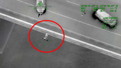 I dyshuari hidhet nga ura në lumë për t’i shpëtuar policisë në Kalifornia