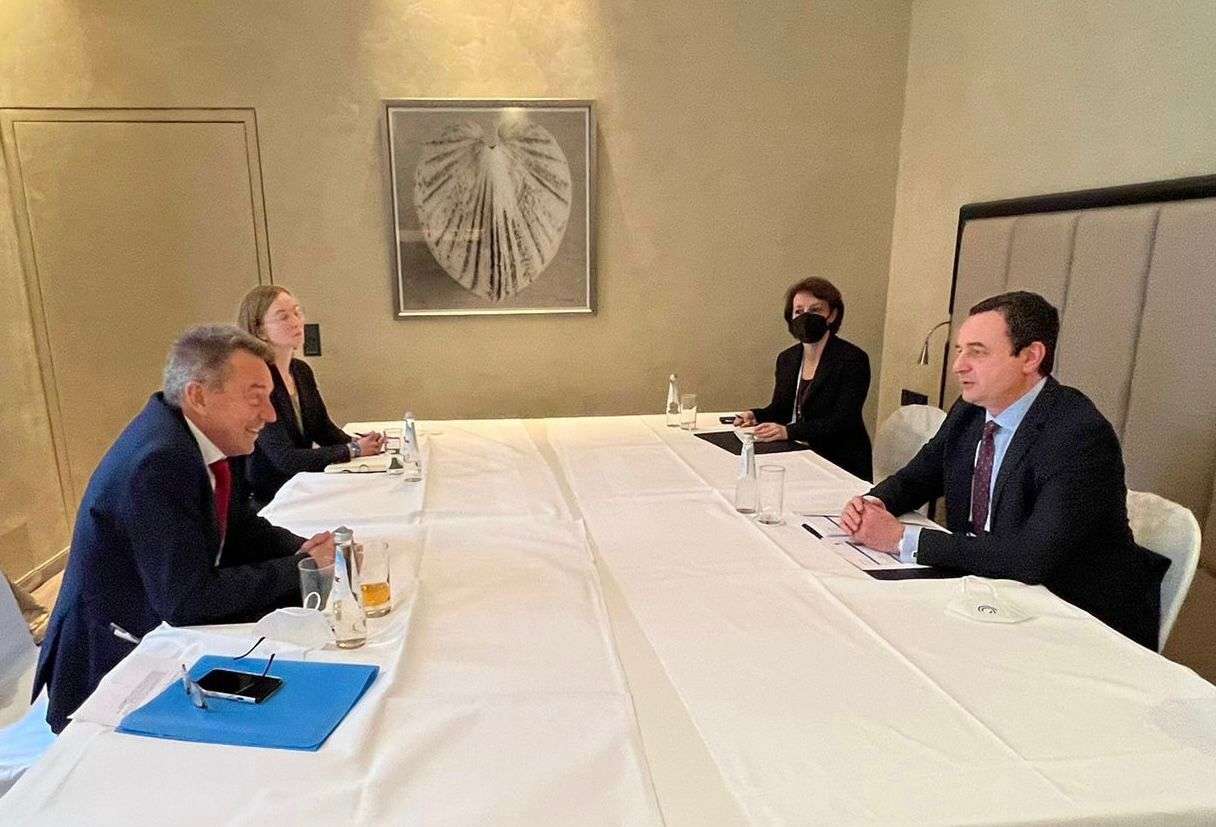 Kurti takohet me presidentin e Kryqit të Kuq, flasin për personat e zhdukur në Kosovë