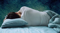 Përmirësoni shëndetin nëpërmjet pozicioneve të fjetjes