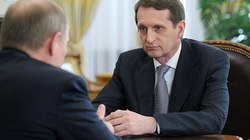 Kur të merr në pyetje shefi, zyrtarit rus i lidhet goja para Putinit