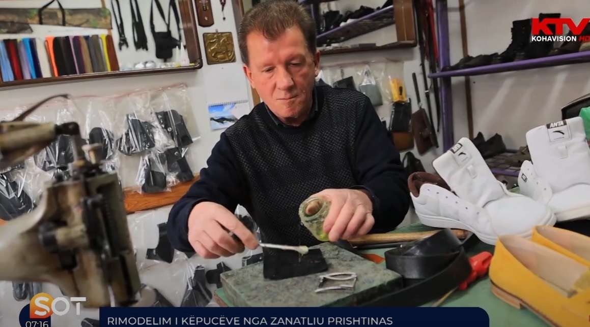 Rimodelimi i këpucëve nga zanatliu prishtinas