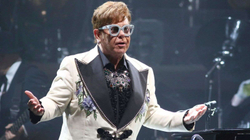 Avioni privat i Elton Johnit bën ulje emergjente për shkak të një problemi