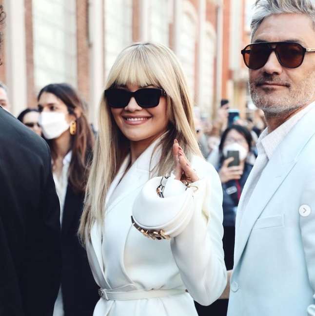 Rita Ora dhe Taika Waititi çifti më modern në sfilatën e markës “Fendi”