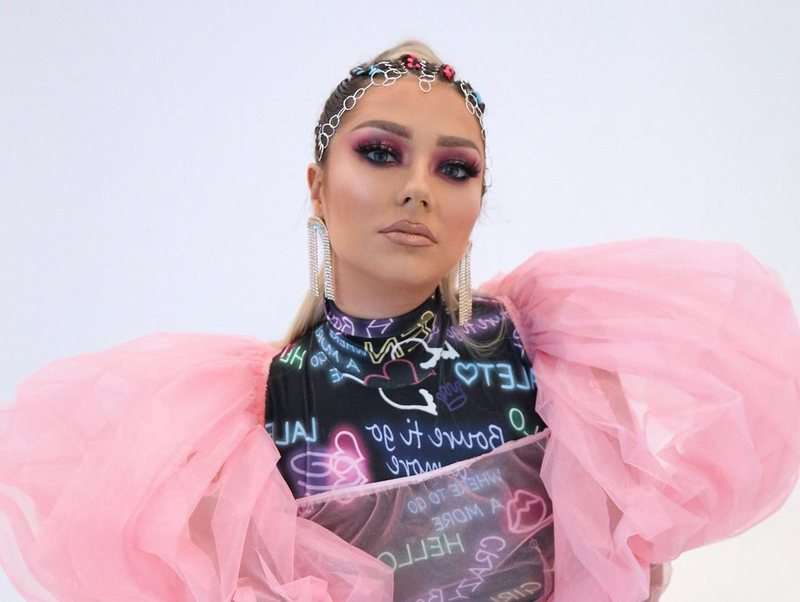 Ronela Hajati bën tatuazh emrin e këngës që i solli suksesin më të madh në karrierë