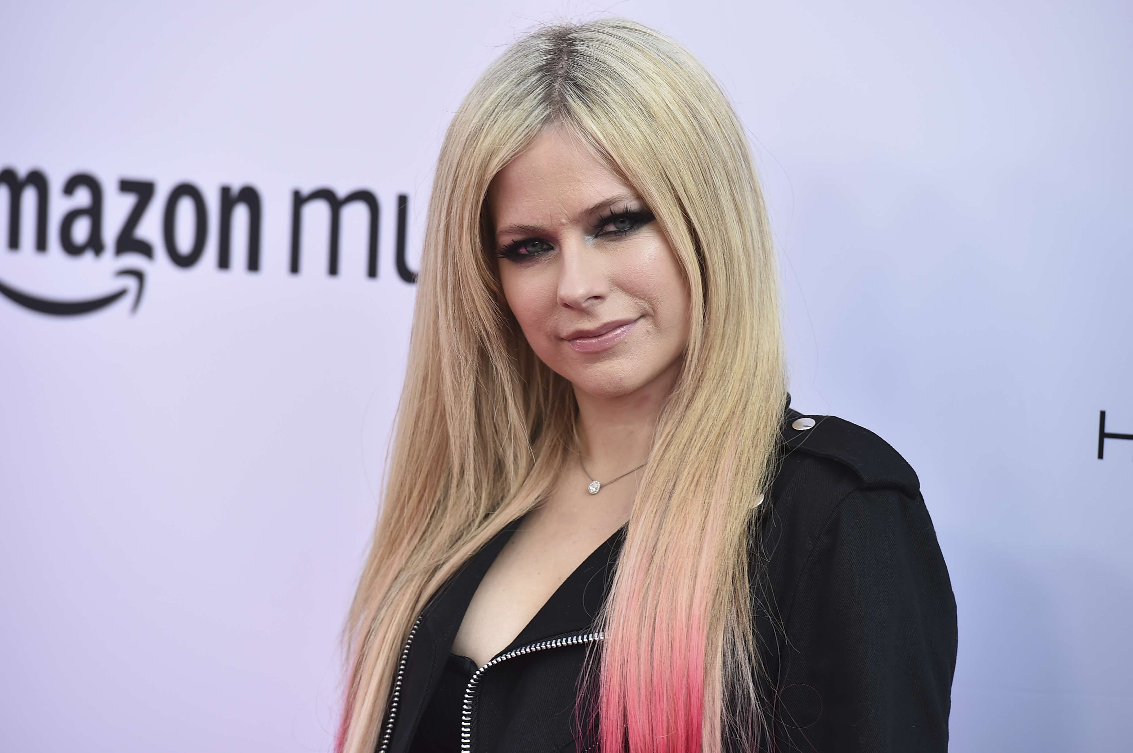Avril Lavignen nuk e ka “lazdruar” fama