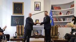 Adem Gashi - laureat i çmimit “Azem Shkreli”, si pasurues i poezisë shqipe