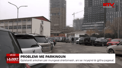 Problemet me parking në Prishtinë, qytetarët ankohen për mungesë shërbimesh