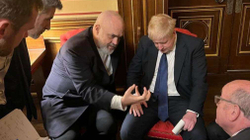 Rama bisedon me Johnsonin në Londër
