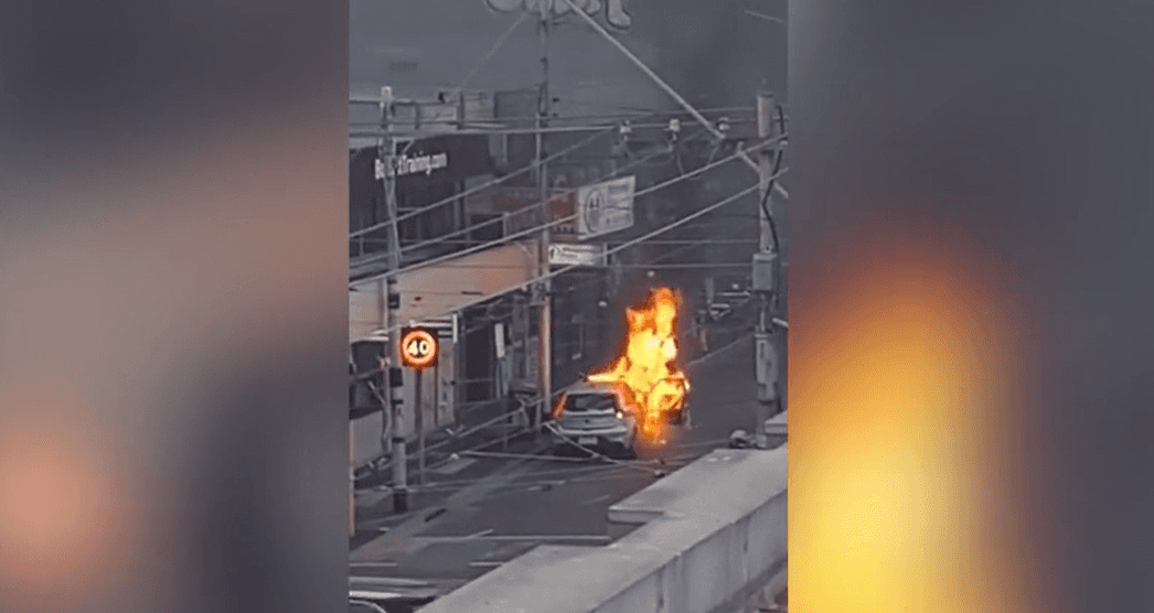 Australiani ia vë flakën vetes, s’pranon të vaksinohet
