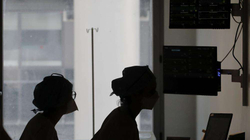 Punonjësit shëndetësorë në Francë do të mund të punojë edhe të infektuar me COVID-19