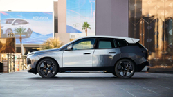 BMW-ja prezanton veturën që ndërron ngjyrat