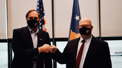 Mbërrin në Prishtinë ambasadori i emëruar i SHBA-së, Jeff Hovenier