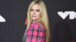 Avril Lavigne ka përfshirë shumë bashkëpunime në albumin e ri