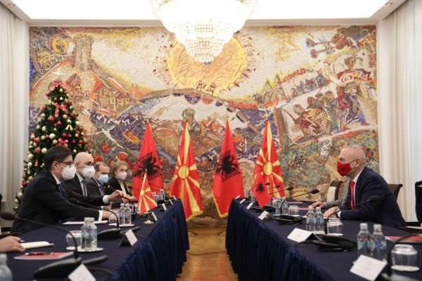 Meta dhe Pendarovski kërkojnë fillim të shpejtë të negociatave me BE-në