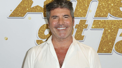 Simon Cowell besohet se është fejuar