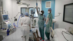 Franca regjistron mbi 360 mijë raste të reja me COVID-19