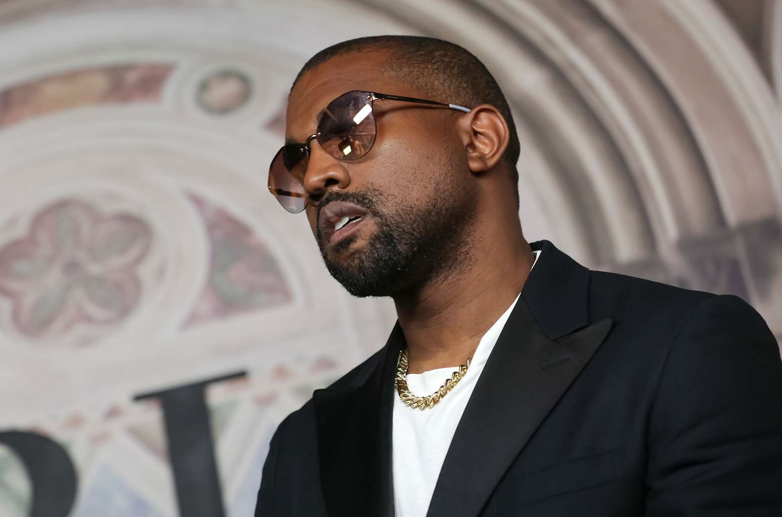 Kanye West goditi me grush një fans dhe u largua ende pa ardhur policia