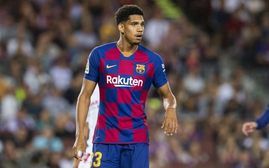 Manchester Unitedi po e monitoron Araujon