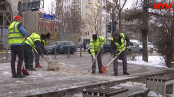 300 tonë kripë për largimin e borës në Prishtinë, qytetarët të pakënaqur me pastrimin e rrugëve