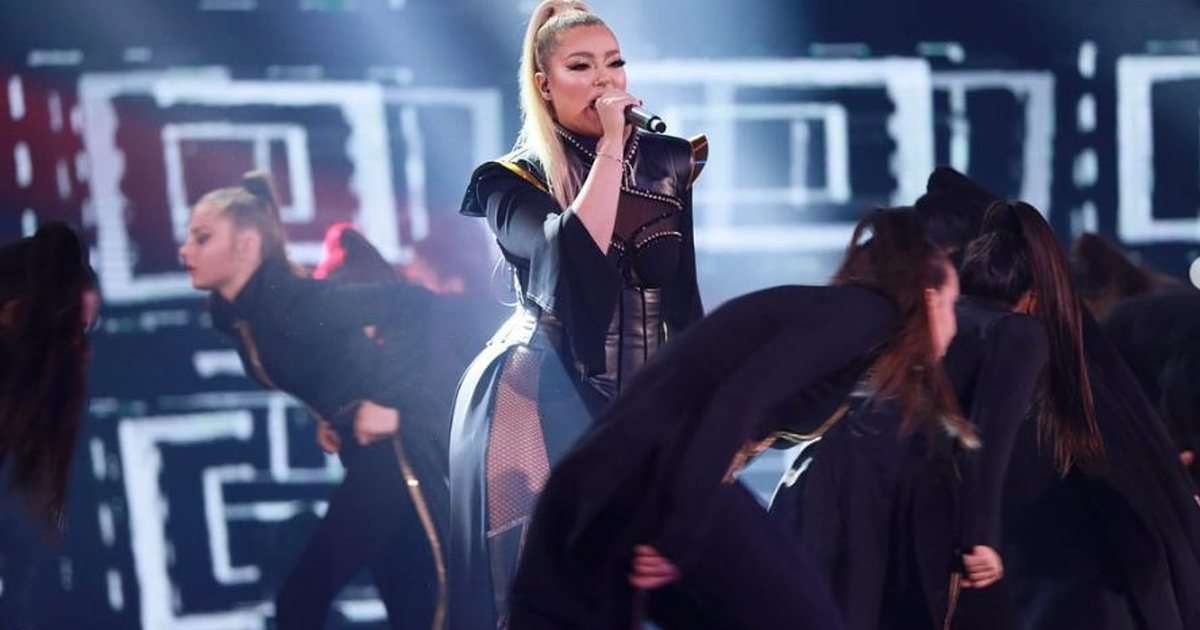 Robert Berisha flet për përformancën e Ronela Hajatit në Festivalin e RTSH-së