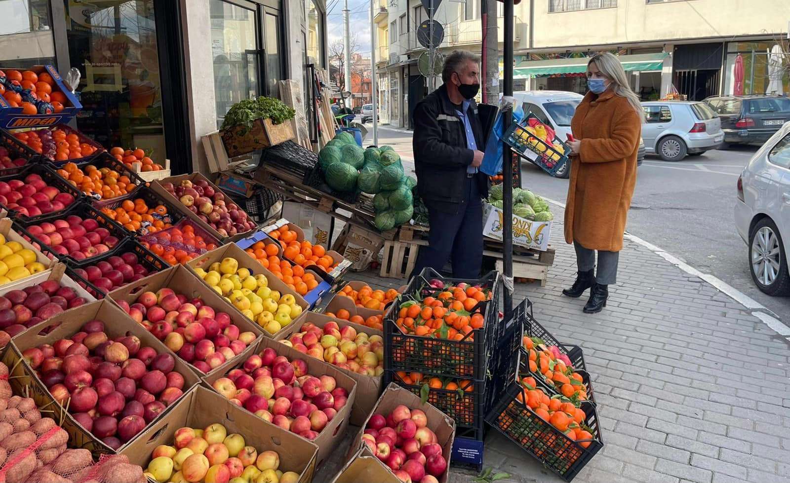 Rahovec, inspektorët komunalë ndalojnë ekspozimin e mallrave nëpër trotuare