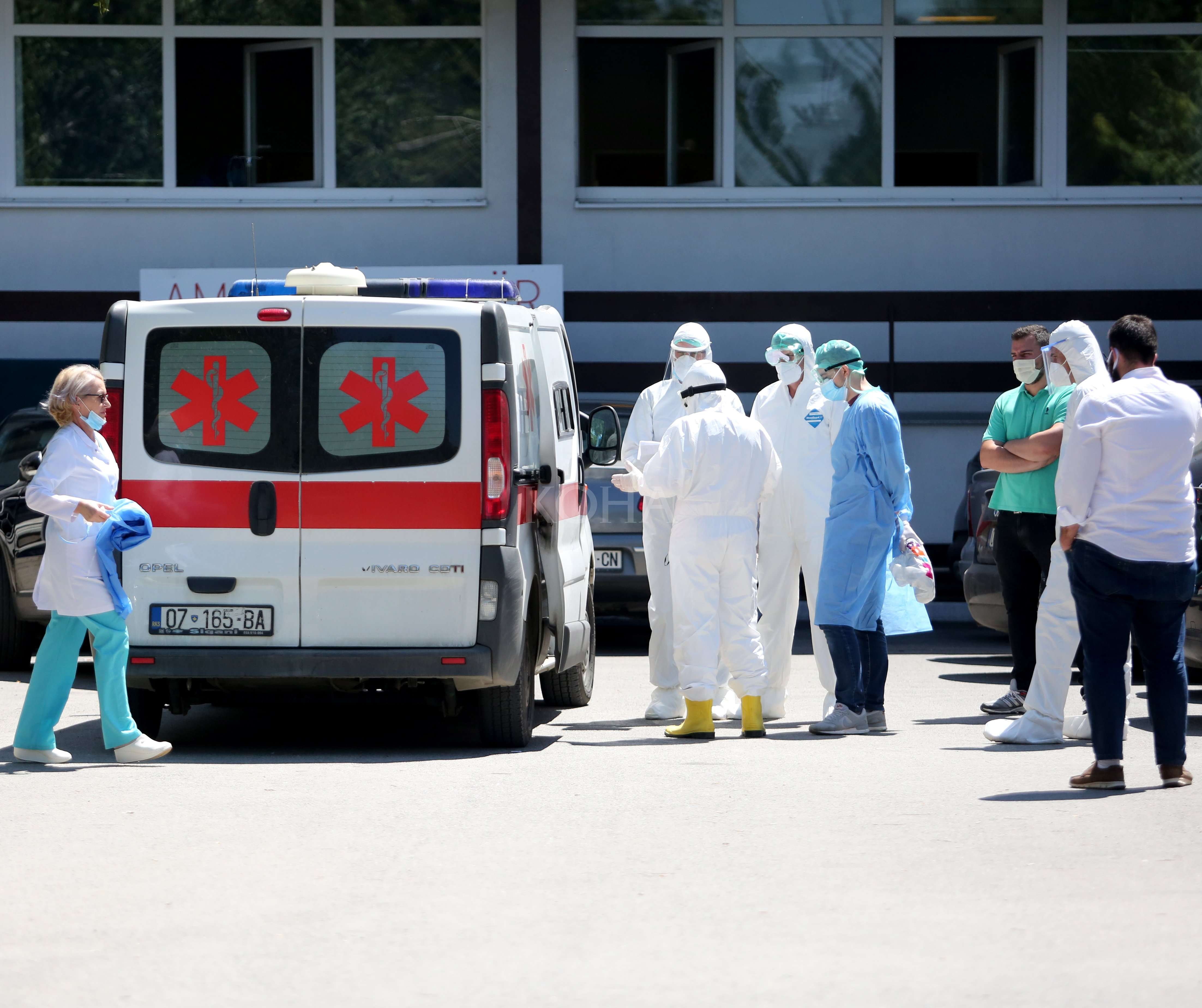 MSH-ja bën thirrje për kufizim të kontakteve, përmend valën e re infektive