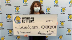 Gruaja amerikane gjen tiketën fituese të lotarisë në “spam”