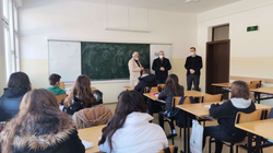 Vizitohet shkolla me raste të dyshimta për COVID-19, vendoset të vazhdohet mësimi