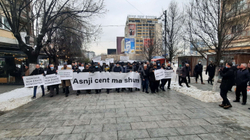 Protestohet kundër shtrenjtimit të rrymës, rezoluta e opozitës nuk miratohet