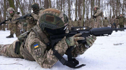 Shtetasit britanikë duhet të largohen menjëherë nga Ukraina, alarmon Britania