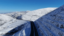 Pamje mahnitëse të Rrugës së Kombit gjatë dimrit