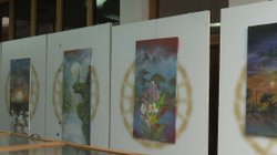 Piktori autodidakt i veprave që provojnë lirinë artistike