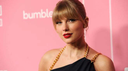 Fansi i Taylor Swiftit përplas veturën në shtëpinë e saj në New York