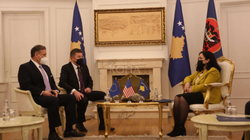 Escobari e Lajçaku sot mbërrijnë në Kosovë, agjenda “sekret”