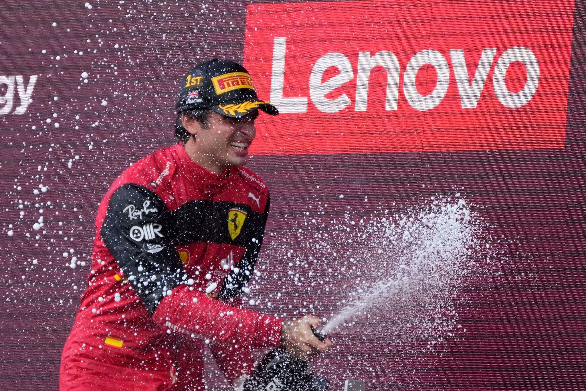 Formula 1, Carlos Sainz fiton garën që mbeti në hije të aksidentit të rëndë të Zhou Guanyu