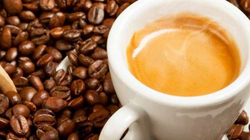 Sa kafe duhet të pinë në ditë personat që vuajnë nga tensioni i lartë