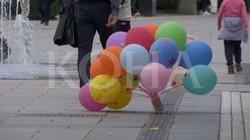 Shitësi ambulant nuk pranon të largohet nga rruga, kanos inspektorin