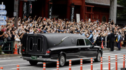 Japonezët i japin lamtumirën e fundit ish-kryeministrit Shinzo Abe