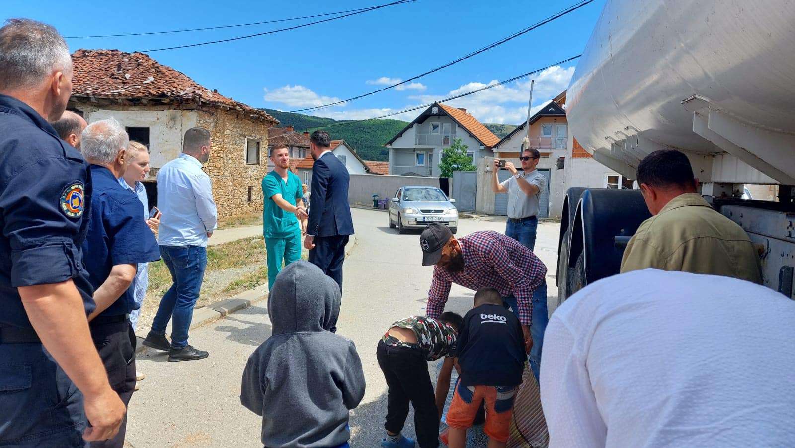 Ministri Krasniqi i ofron mbështetje Hanit të Elezit për furnizim me ujë të pijshëm