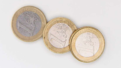 Bie vlera e euros, barazohet me dollarin