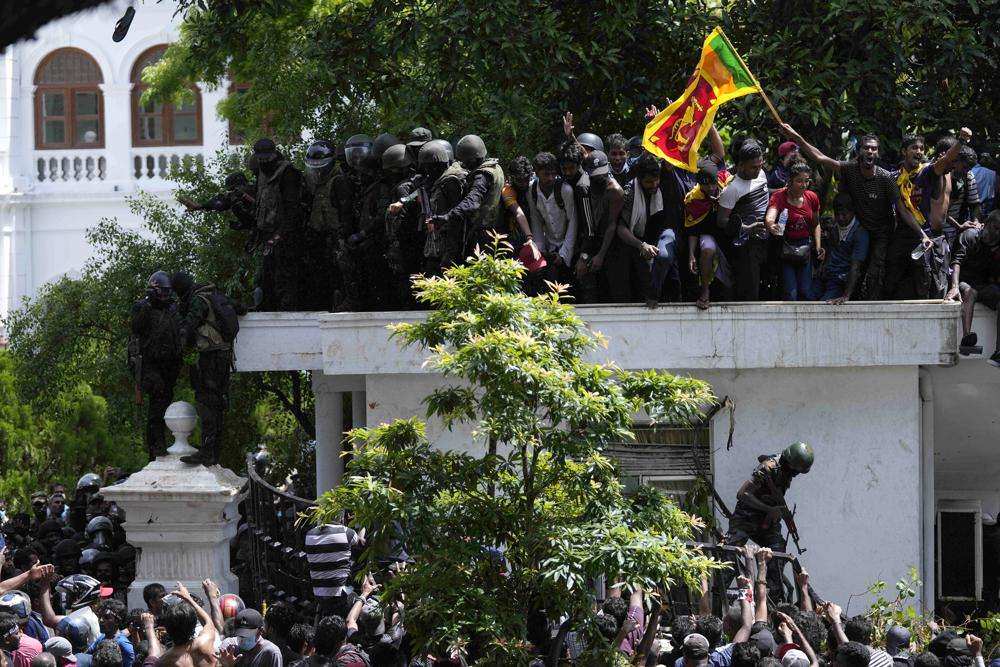 Presidenti i Sri-Lankës ik në Maldive, krizën ia lë kryeministrit